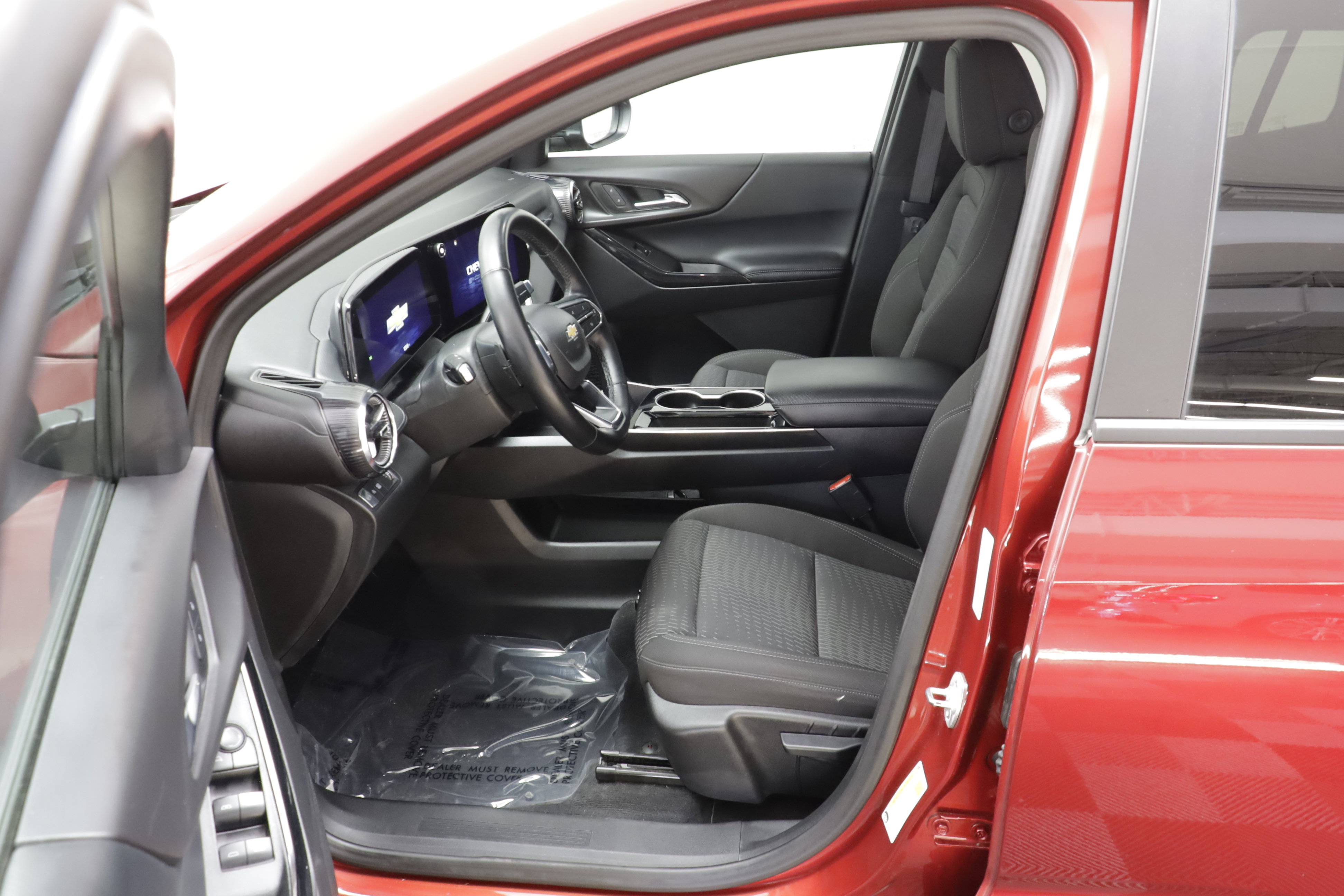 Used 2025 Chevrolet Equinox LT w/ LPO, Floor Liner Package FWD image 6