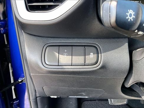 Used 2024 Hyundai Venue Limited FWD image 32