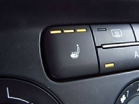 Used 2011 Volkswagen Jetta SEL FWD image 17
