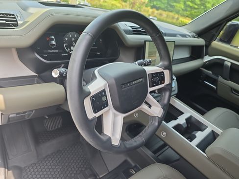 Certified 2025 Land Rover Defender 110 X-Dynamic SE AWD/4WD image 15
