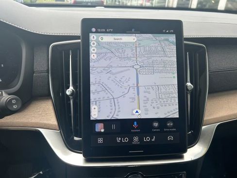 Certified 2025 Volvo XC90 B6 Plus AWD/4WD image 22