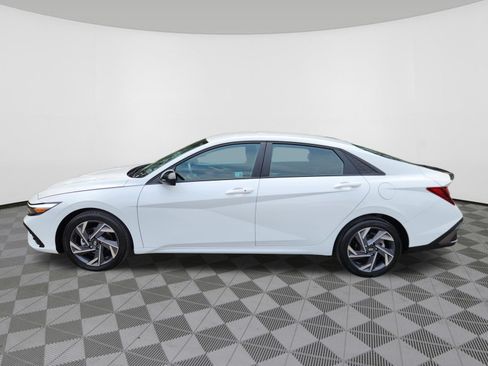 Certified 2025 Hyundai Elantra Sport FWD image 5