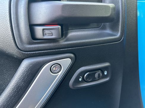 Used 2018 Jeep Wrangler Unlimited Rubicon w/ Cold Weather Group image 30