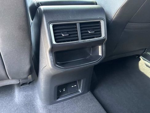 Used 2025 Volkswagen Atlas Cross Sport SE FWD image 16