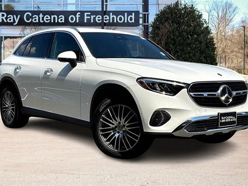 Used 2025 Mercedes-Benz GLC 300 4MATIC image 9