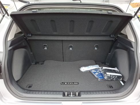 Used 2025 Hyundai Venue SEL FWD image 29