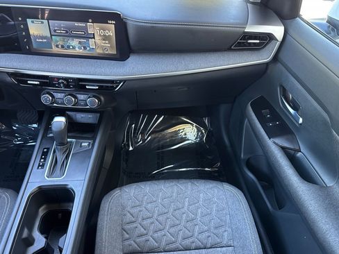 Used 2025 Nissan Kicks SV FWD image 31