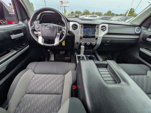 Used 2018 Toyota Tundra SR5 w/ TRD Off Road Package AWD/4WD image 15