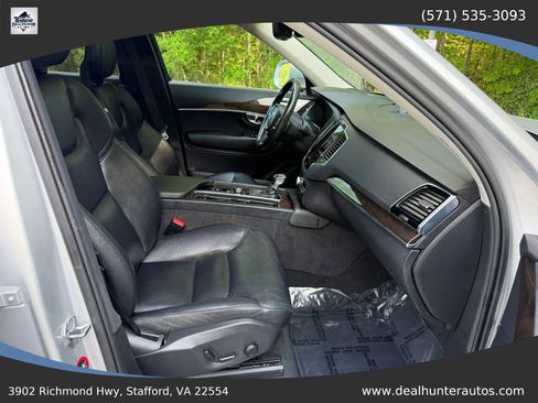 Used 2016 Volvo XC90 T6 Momentum w/ Momentum Plus Package AWD/4WD image 16