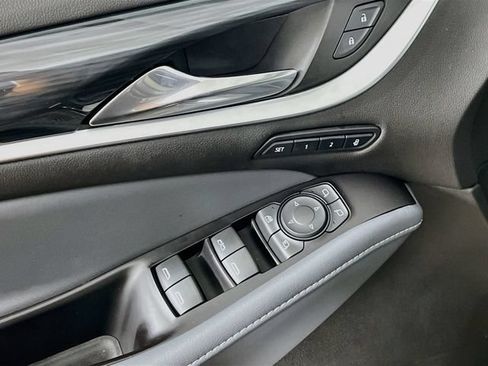 Used 2020 Buick Enclave Premium w/ Sun and Sites Package AWD/4WD image 9