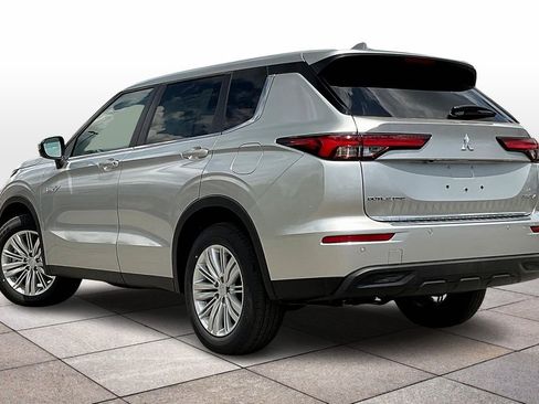 New 2025 Mitsubishi Outlander ES image 3