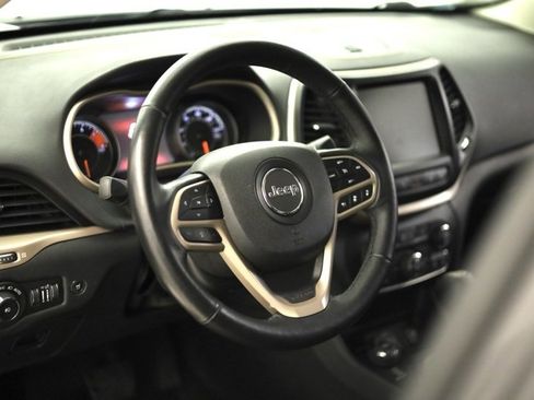 Used 2018 Jeep Cherokee Limited w/ Technology Group image 12