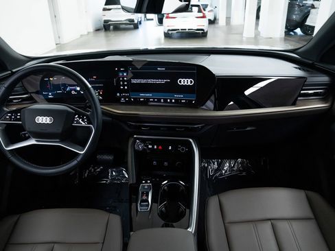 Used 2025 Audi Q5 Premium Plus w/ Premium Plus AWD/4WD image 9