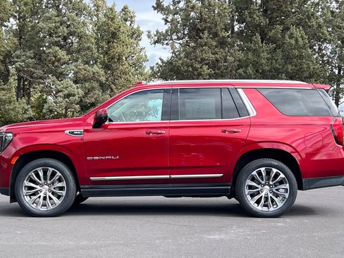 Used 2021 GMC Yukon Denali w/ Denali Premium Package image 7
