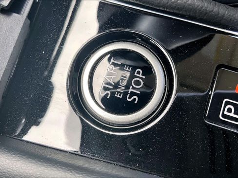 Used 2024 Nissan Kicks SR w/ SR Premium Package FWD image 31