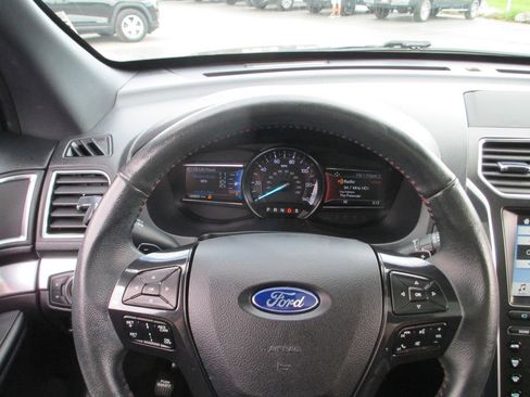 Used 2018 Ford Explorer Sport w/ Equipment Group 401A AWD/4WD image 35