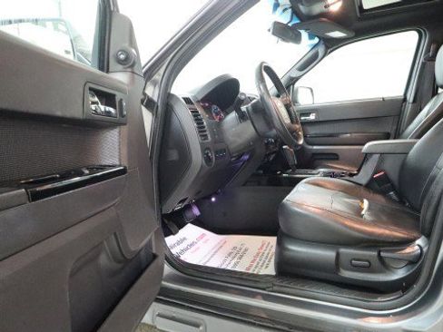 Used 2011 Ford Escape Limited w/ 301A Rapid Spec Order Code image 9