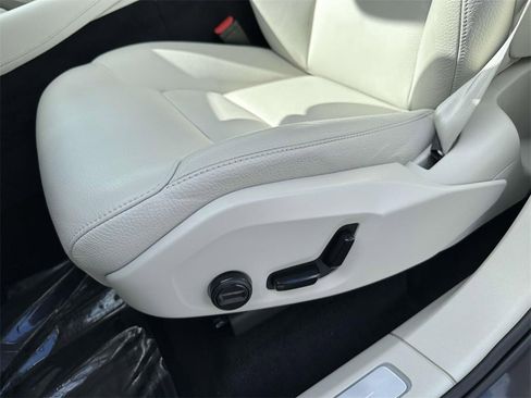 Certified 2024 Volvo XC90 T8 Plus image 20