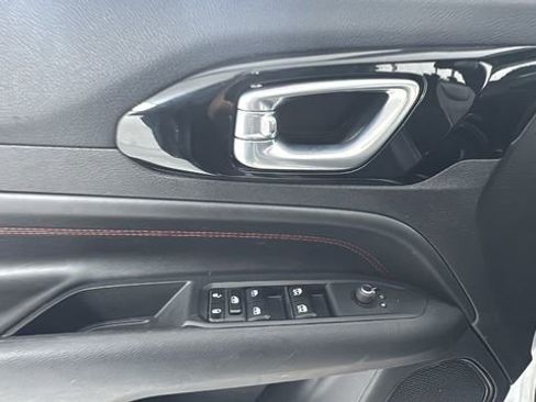 Used 2024 Jeep Compass Trailhawk image 19