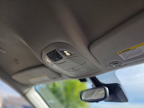 Used 2023 Chrysler Pacifica Touring-L image 12