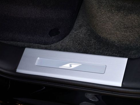 Used 2023 Bentley Bentayga AWD/4WD image 17