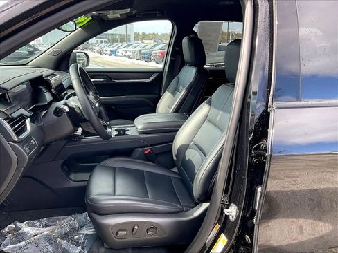 Used 2024 GMC Acadia Elevation image 9