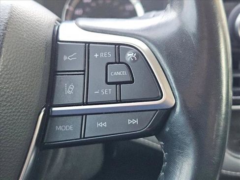 Used 2021 Toyota Highlander LE image 9