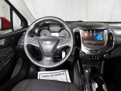 Used 2017 Chevrolet Cruze LT image 12