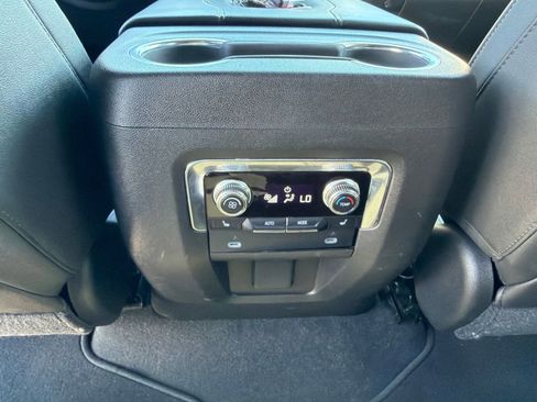 Used 2021 GMC Yukon SLT w/ SLT Premium Package AWD/4WD image 28