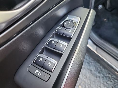 Used 2023 Kia Sorento LX image 10