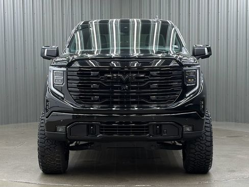 Used 2025 GMC Sierra 1500 AT4 w/ AT4 Premium Package AWD/4WD image 8