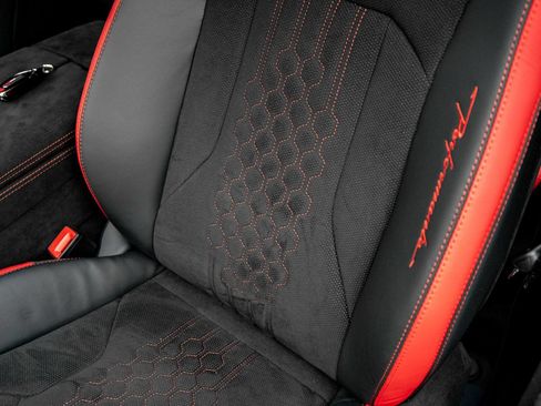 Used 2024 Lamborghini Urus Performante AWD/4WD image 23