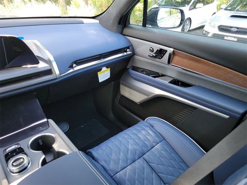 New 2026 Cadillac Vistiq Premium Luxury w/ LPO, Floor Liner Package image 16