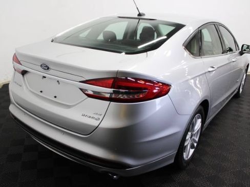 Used 2018 Ford Fusion SE FWD image 6