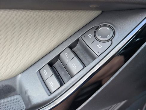 New 2026 Chevrolet Equinox LT w/ Convenience Package II FWD image 29
