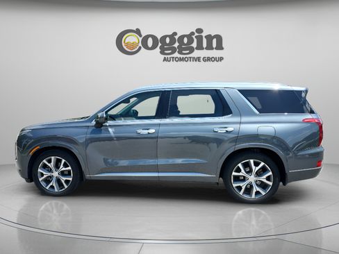 Used 2022 Hyundai Palisade Limited w/ Cargo Package FWD image 2