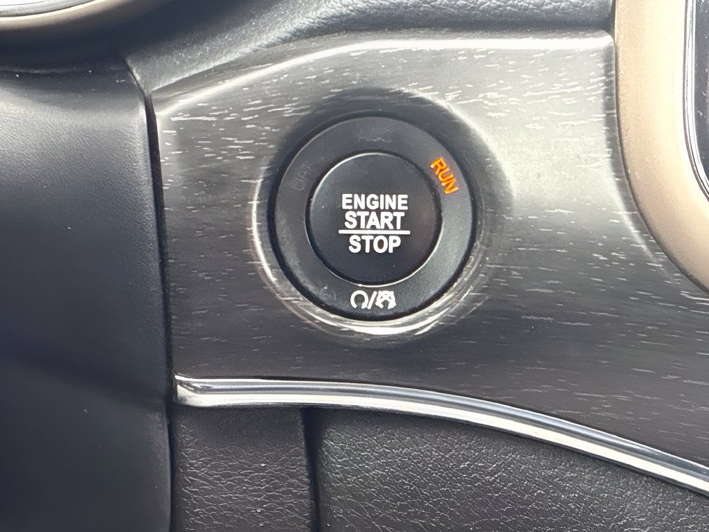 Used 2017 Jeep Grand Cherokee Limited AWD/4WD image 19