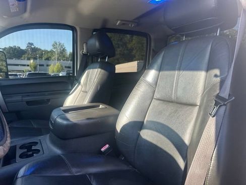 Used 2011 GMC Sierra 2500 SLE w/ SLE Preferred Package AWD/4WD image 13