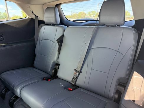Used 2021 Buick Enclave Essence AWD/4WD image 9