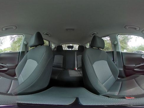 Used 2025 Kia Soul LX w/ LX Technology Package FWD image 40