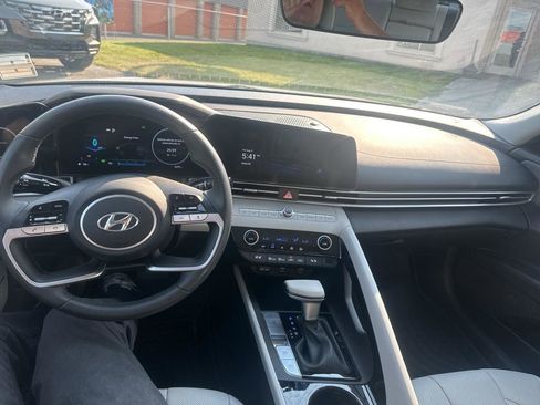 Used 2023 Hyundai Elantra Limited w/ Cargo Package image 11