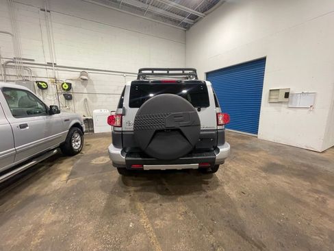 Used 2010 Toyota FJ Cruiser 4WD image 4