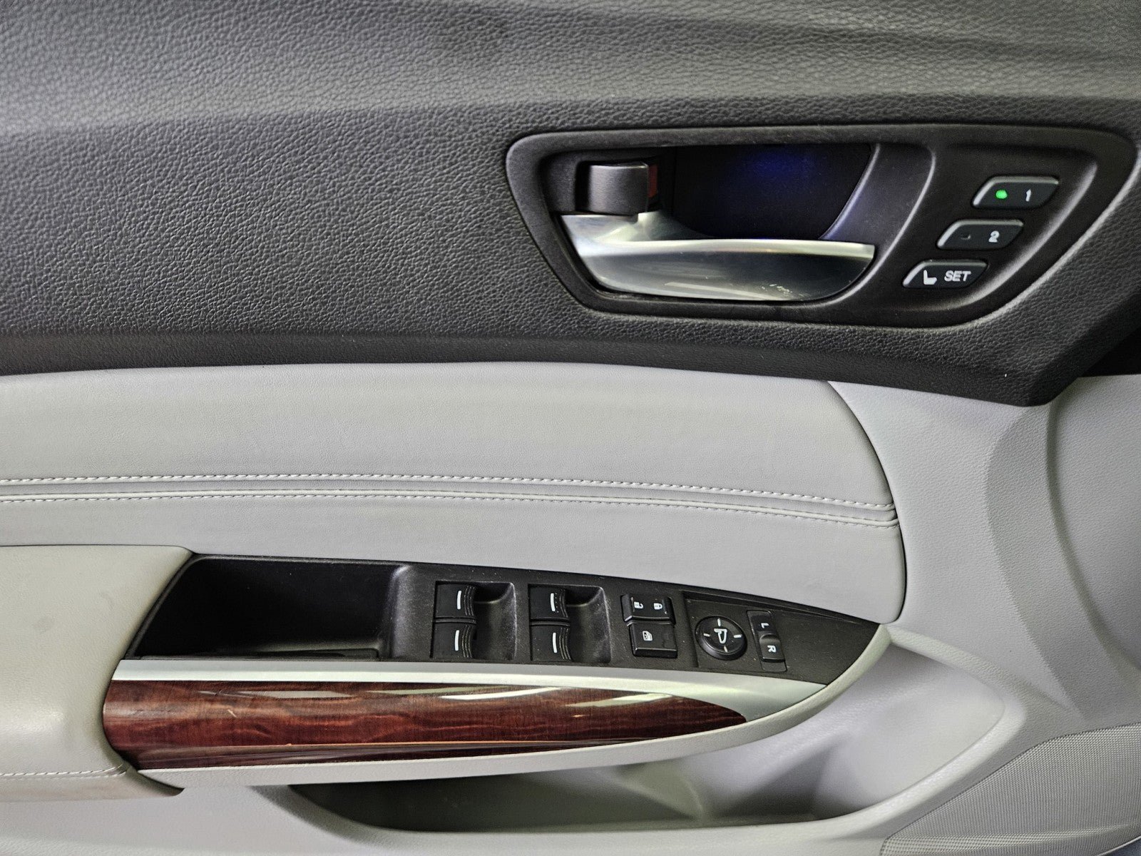 Used 2016 Acura TLX FWD image 29