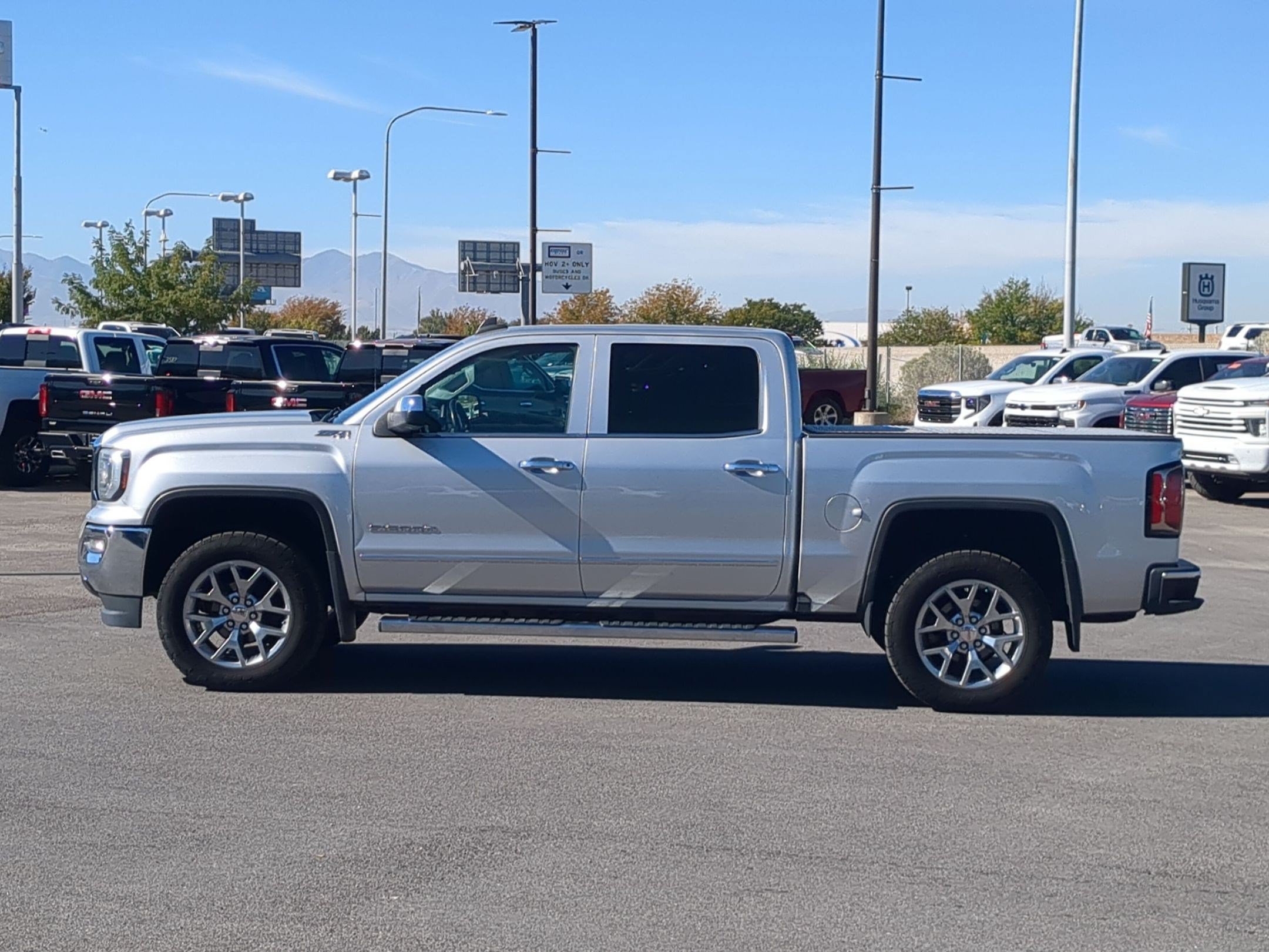 Used 2018 GMC Sierra 1500 SLT w/ SLT Premium Package AWD/4WD image 2