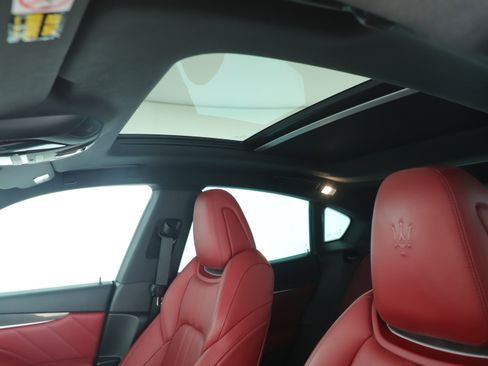 Used 2019 Maserati Levante S GranSport image 23