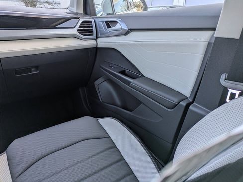 New 2026 Volkswagen Taos SEL image 20