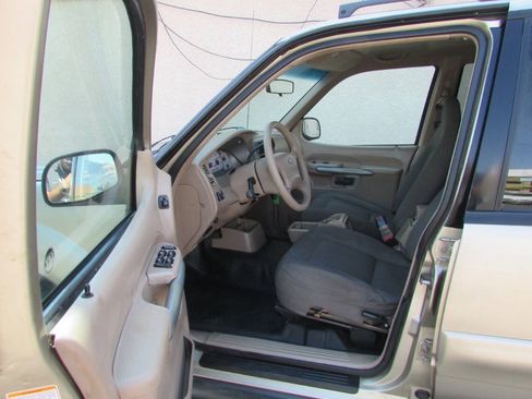 Used 2001 Ford Explorer Sport Trac 2WD image 16