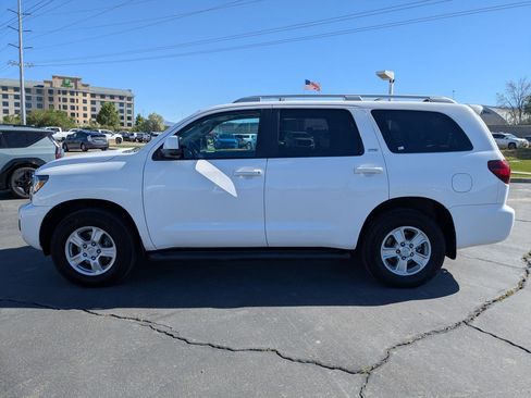 Used 2018 Toyota Sequoia SR5 w/ Carpet Cargo Mat Package AWD/4WD image 2