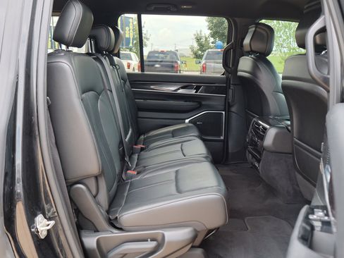 Used 2023 Jeep Wagoneer 4WD image 37