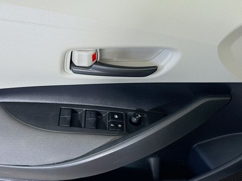Used 2022 Toyota Corolla LE w/ LE Convenience Package FWD image 24